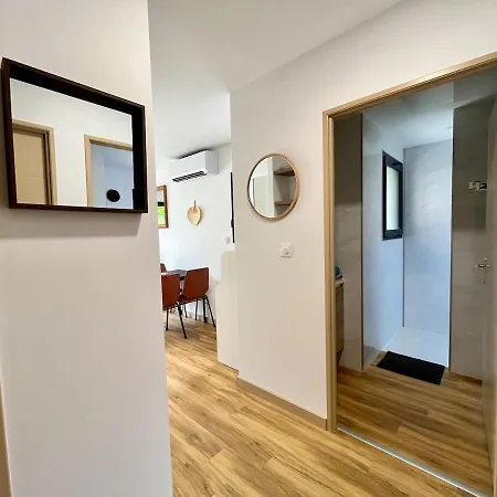 Apartment Le Parme' Nid 3 Lits Parking Prive Terrasse Beaucroissant